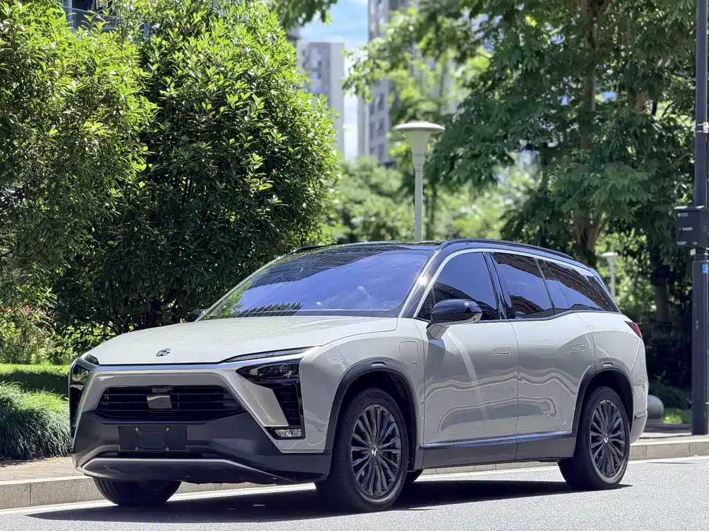 NIO ES8 2023