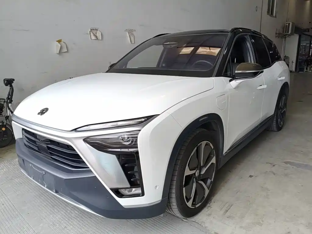 NIO ES8 2021