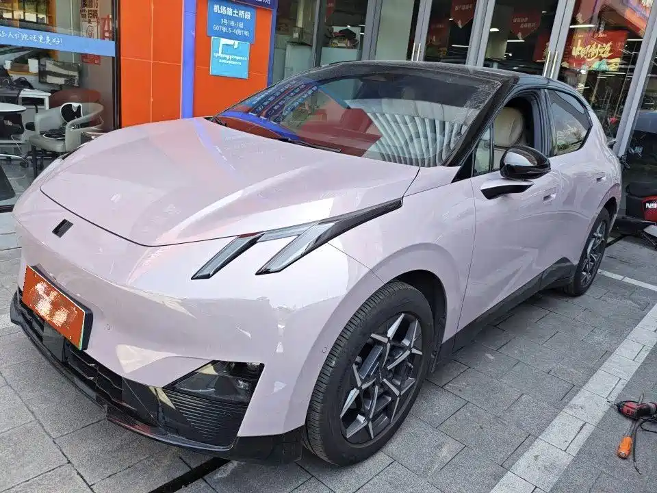 Lynk & Co Z20 2025