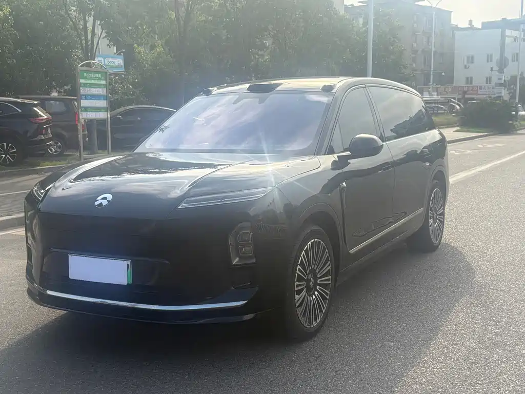 NIO ES8 2025