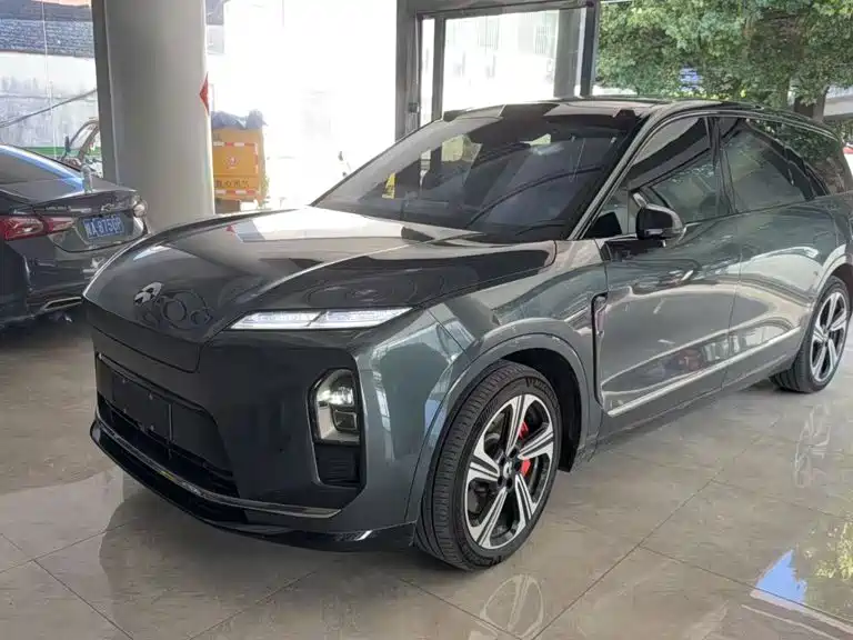 NIO ES8 2025