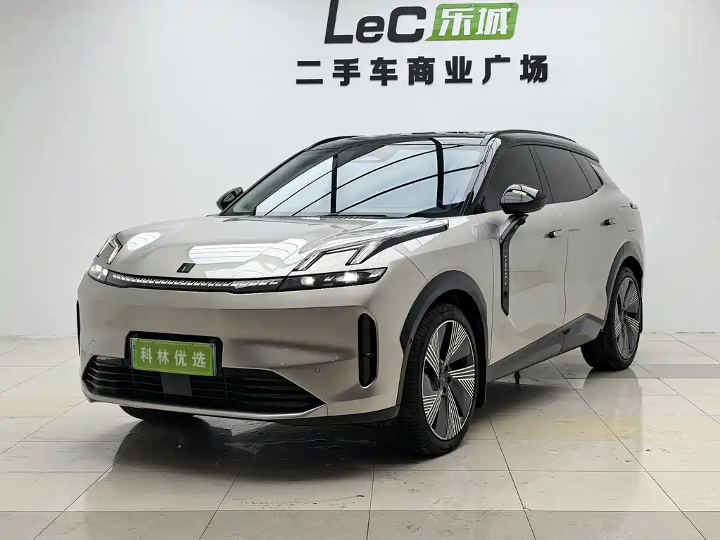Lynk & Co 08 EM-P 2023