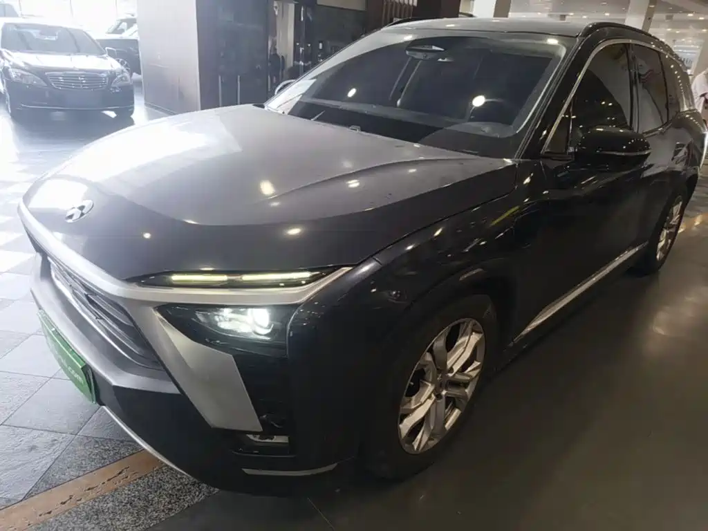 NIO ES8 2021