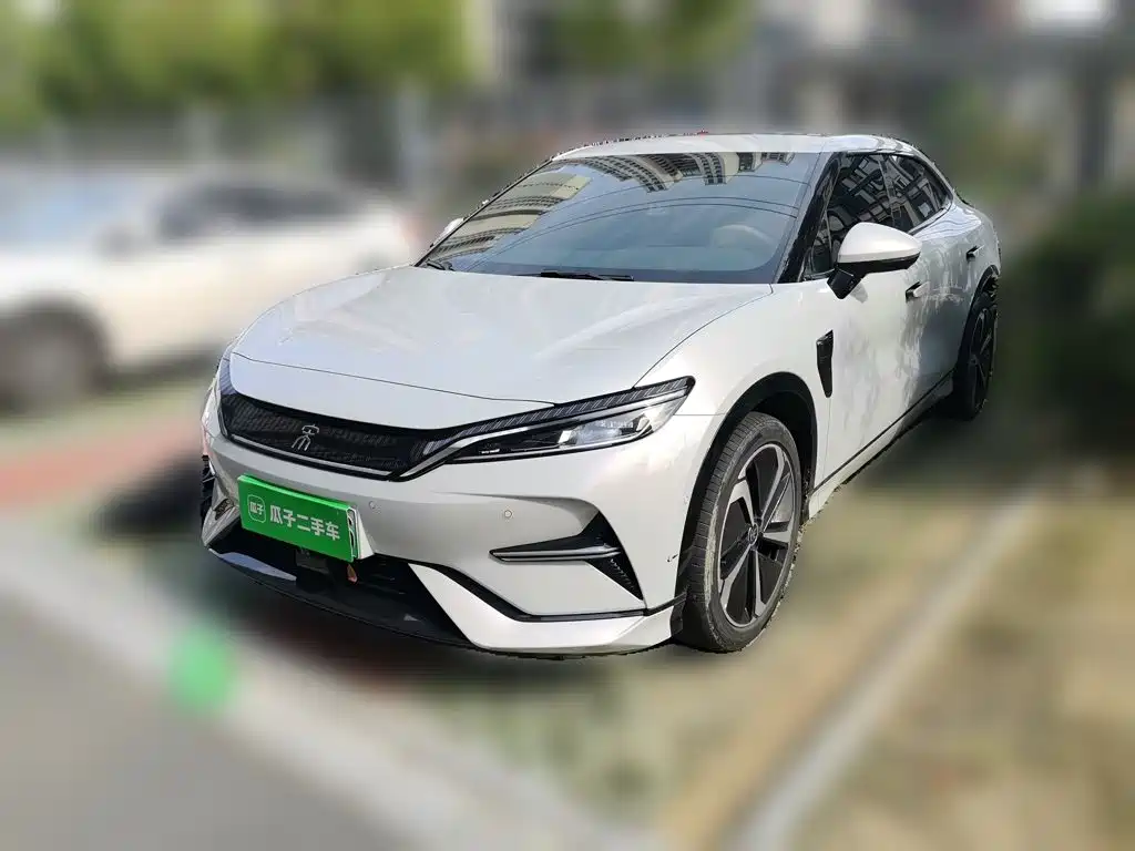 BYD L EV 2024