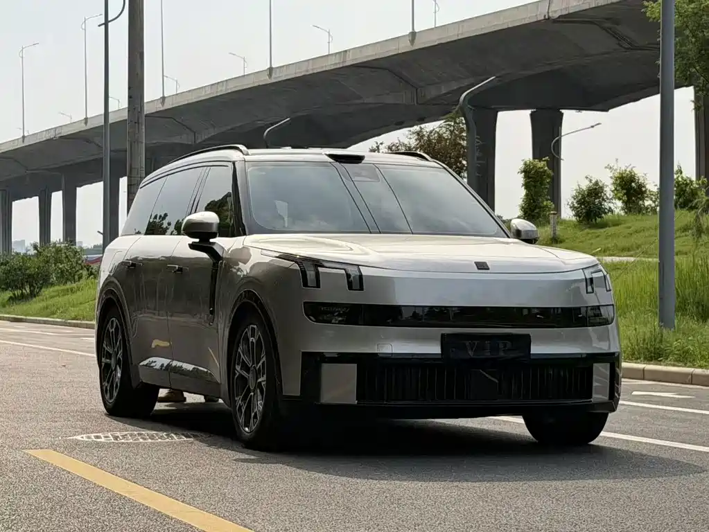 Lynk & Co 领克900 2025