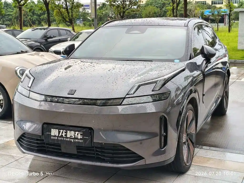 Lynk & Co 08 EM-P 2023