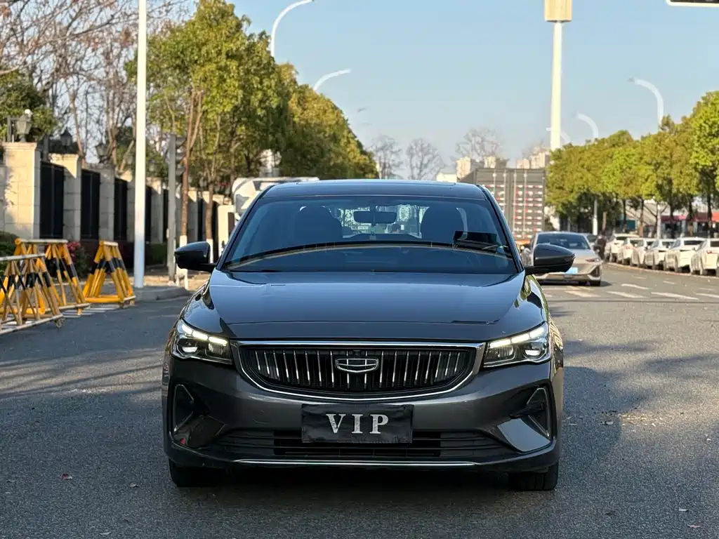 Geely Emgrand 2022