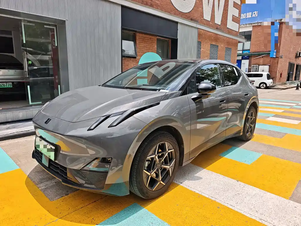 Lynk & Co Z20 2024