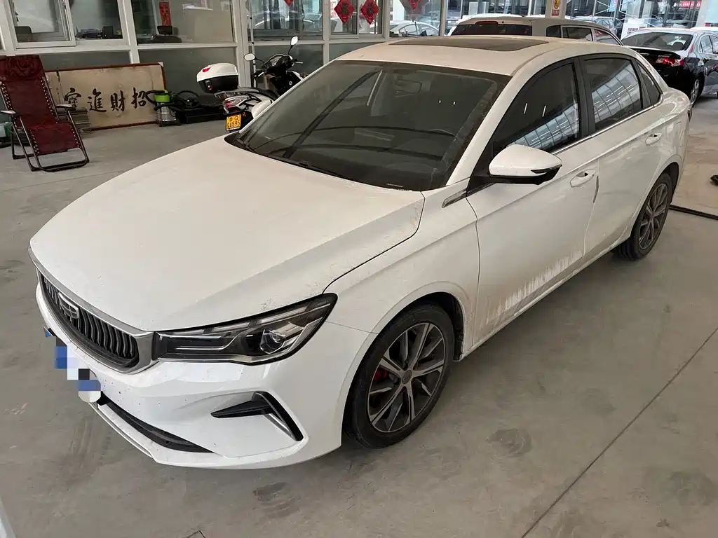 Geely Emgrand 2022