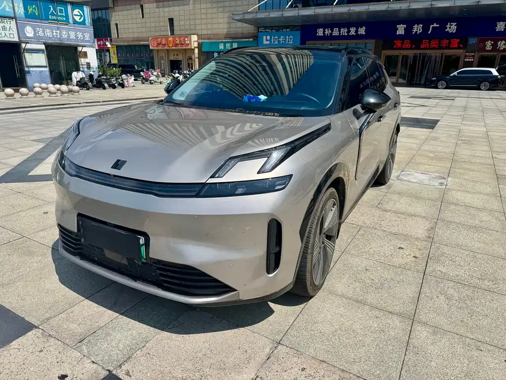 Lynk & Co 08 EM-P 2023