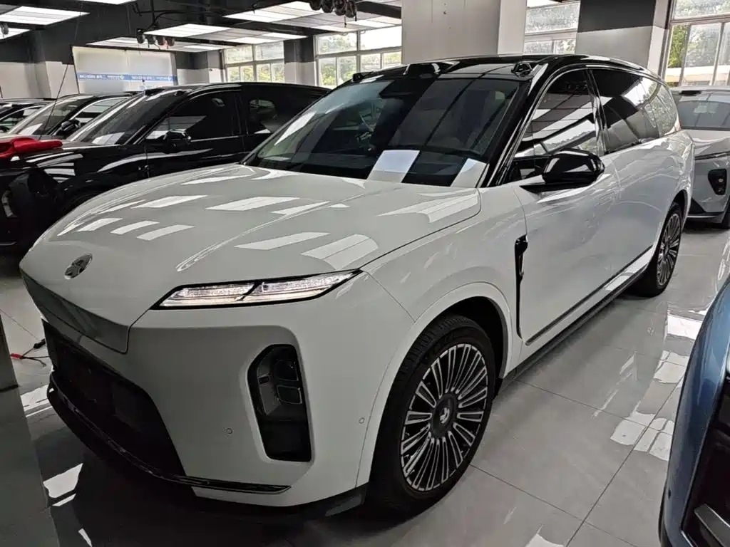 NIO ES8 2025