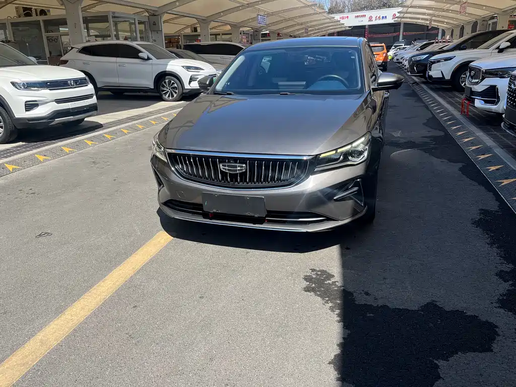 Geely Emgrand 2022