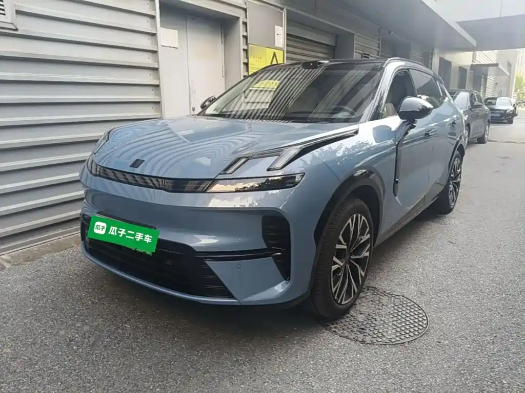 Lynk & Co 08 EM-P 2025