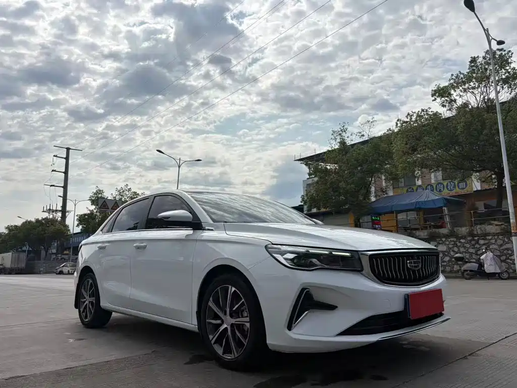 Geely Emgrand 2023