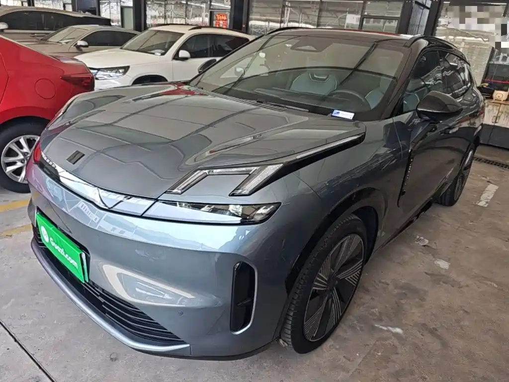 Lynk & Co 08 EM-P 2025