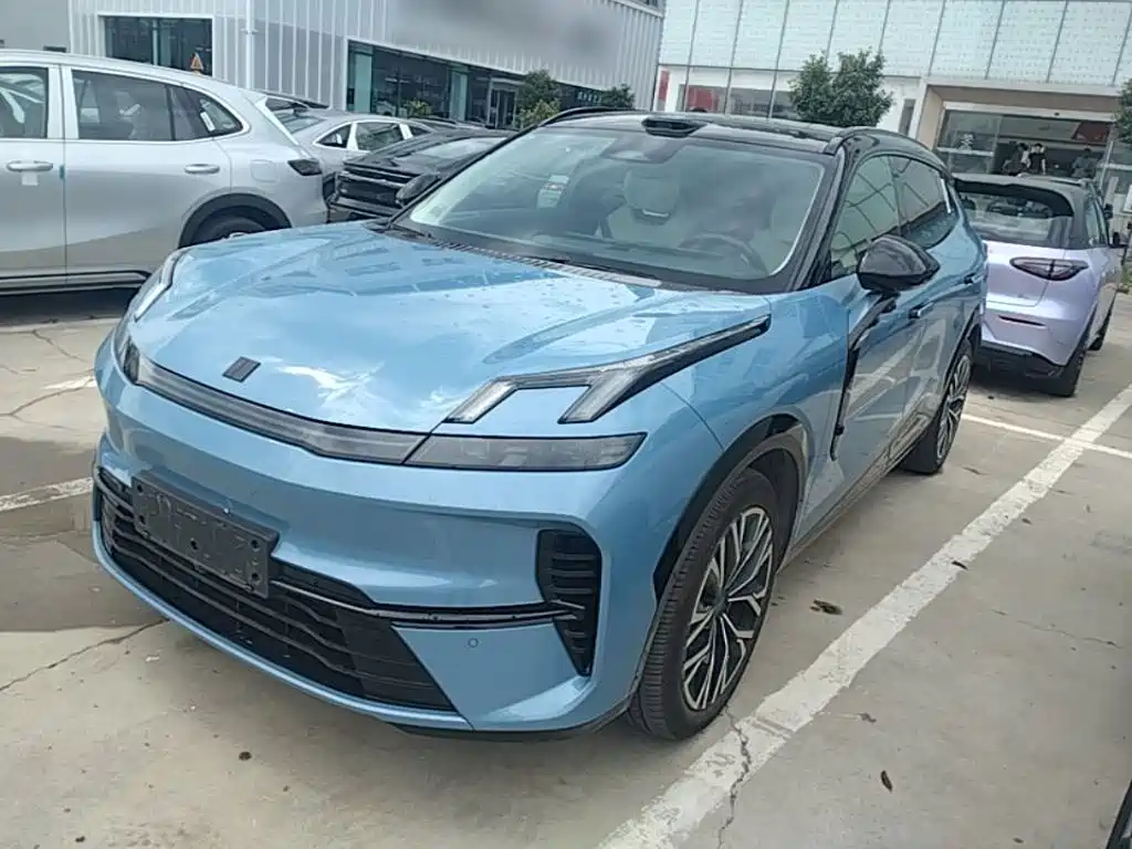 Lynk & Co 08 EM-P 2025