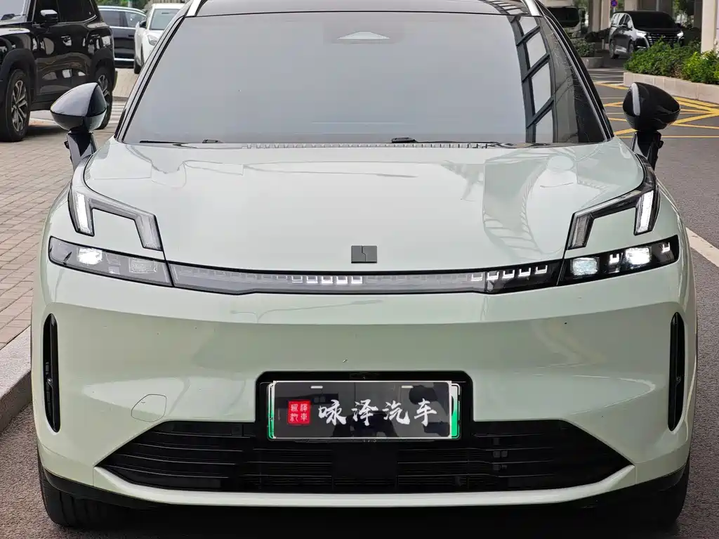 Lynk & Co 08 EM-P 2024