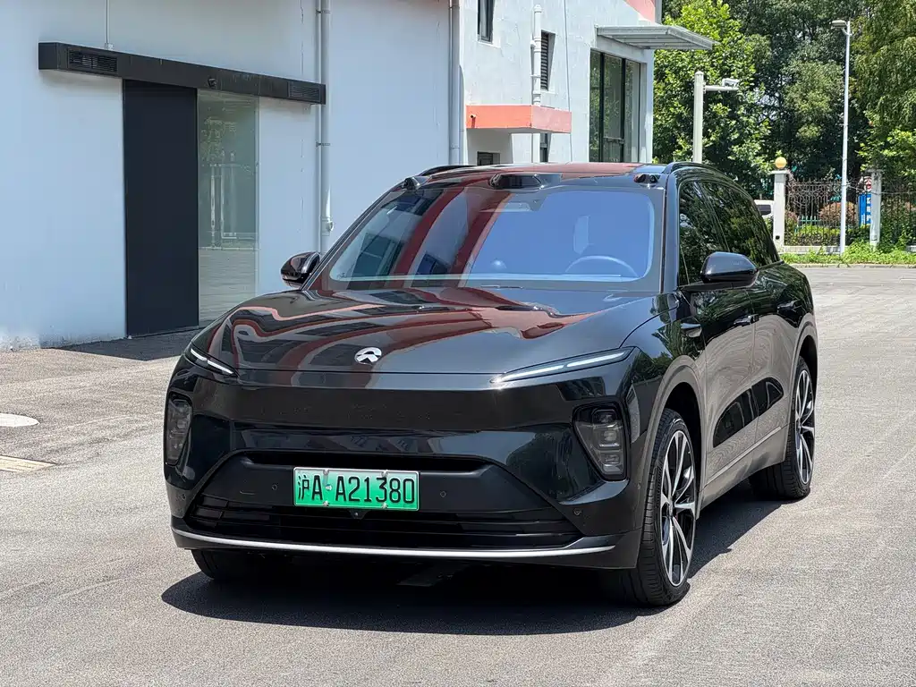 NIO ES8 2025