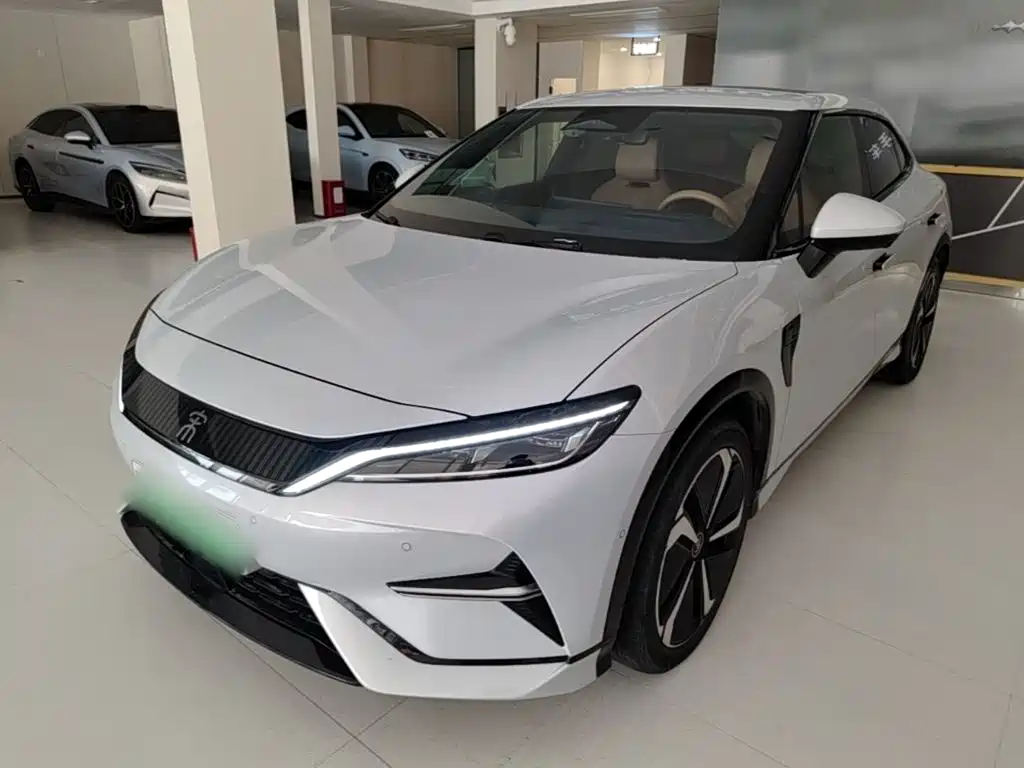 BYD L EV 2023