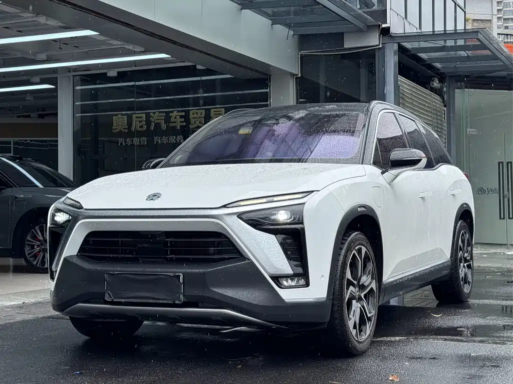 NIO ES8 2021