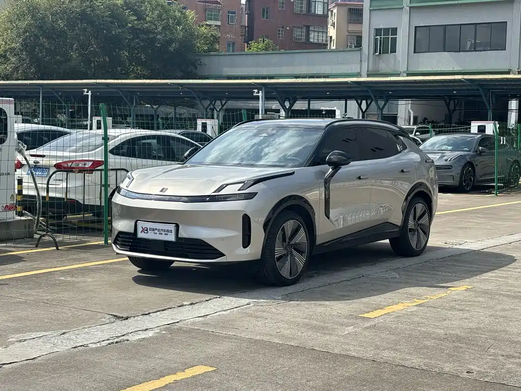 Lynk & Co 08 EM-P 2024