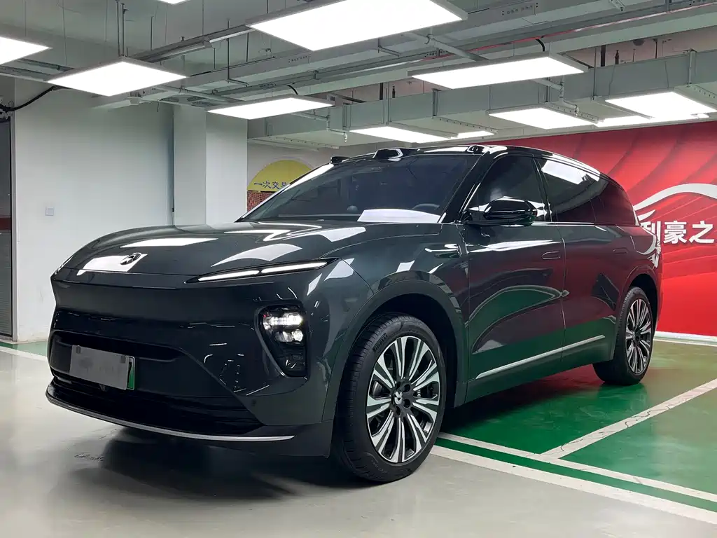 NIO ES8 2025