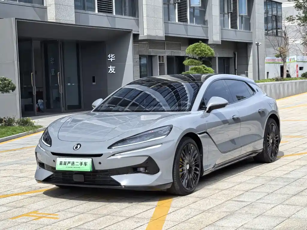 Denza Denza Z9GT 2025