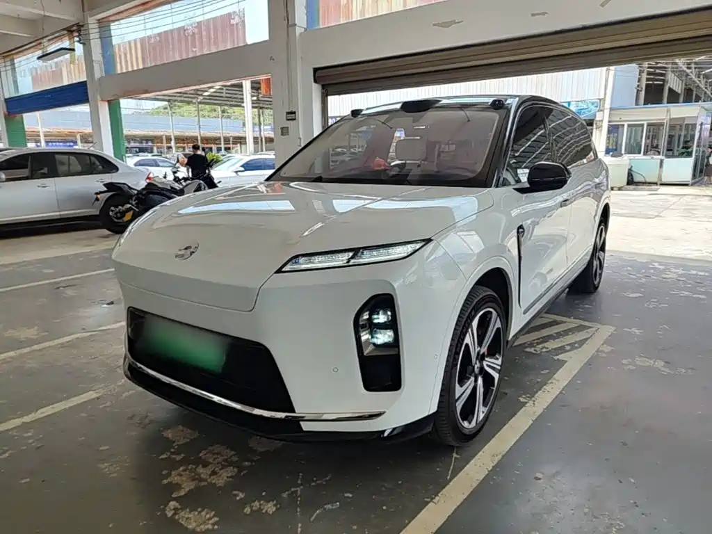 NIO ES8 2025