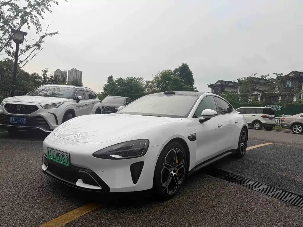 Xiaomi SU7 2024