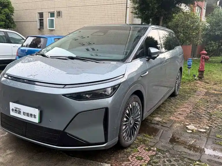 XPENG X9 2025