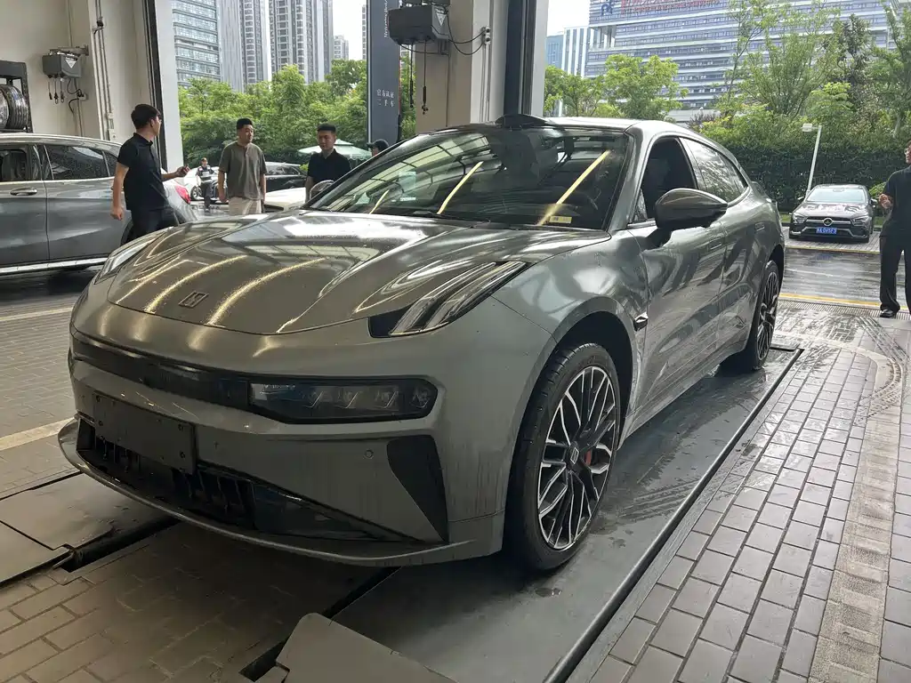 Zeekr 001 2025