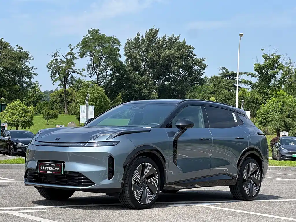 Lynk & Co 08 EM-P 2025