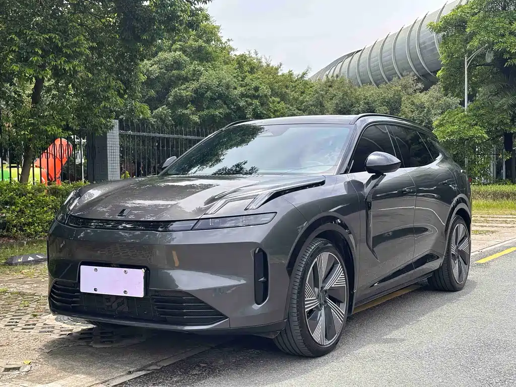 Lynk & Co 08 EM-P 2023