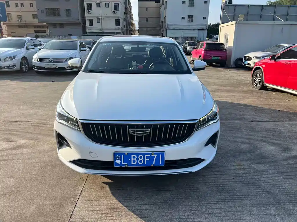 Geely Emgrand 2022