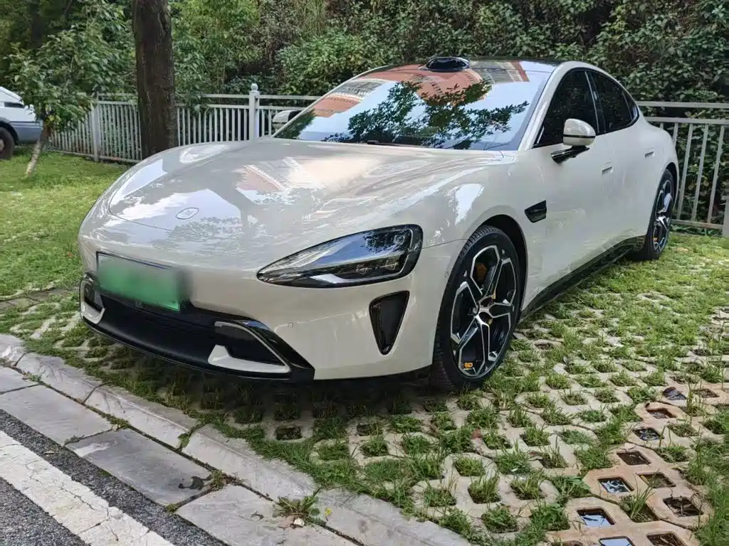 Xiaomi SU7 2024