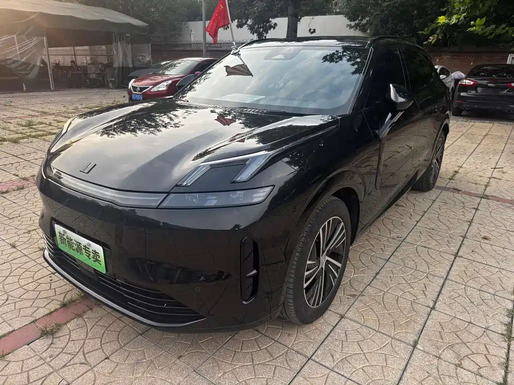 Lynk & Co 08 EM-P 2024