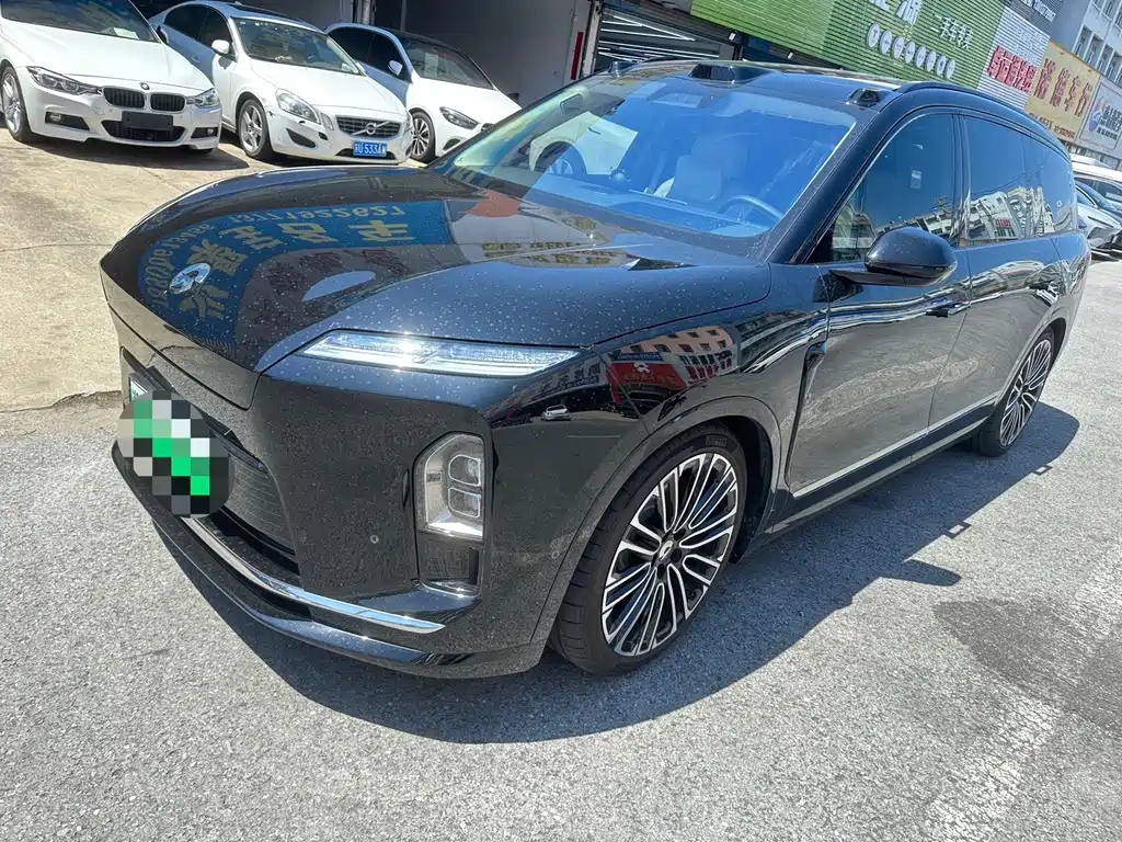 NIO ES8 2025