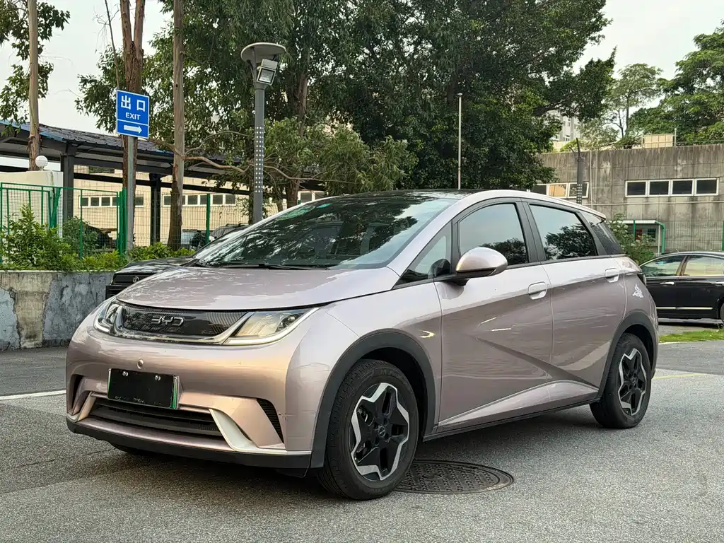 BYD Dolphin 2023