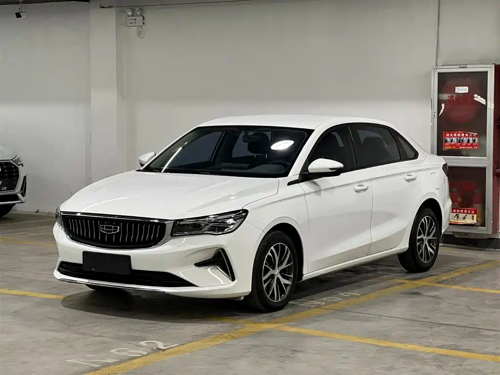 Geely Emgrand 2022