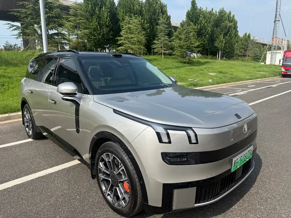 Lynk & Co 领克900 2025