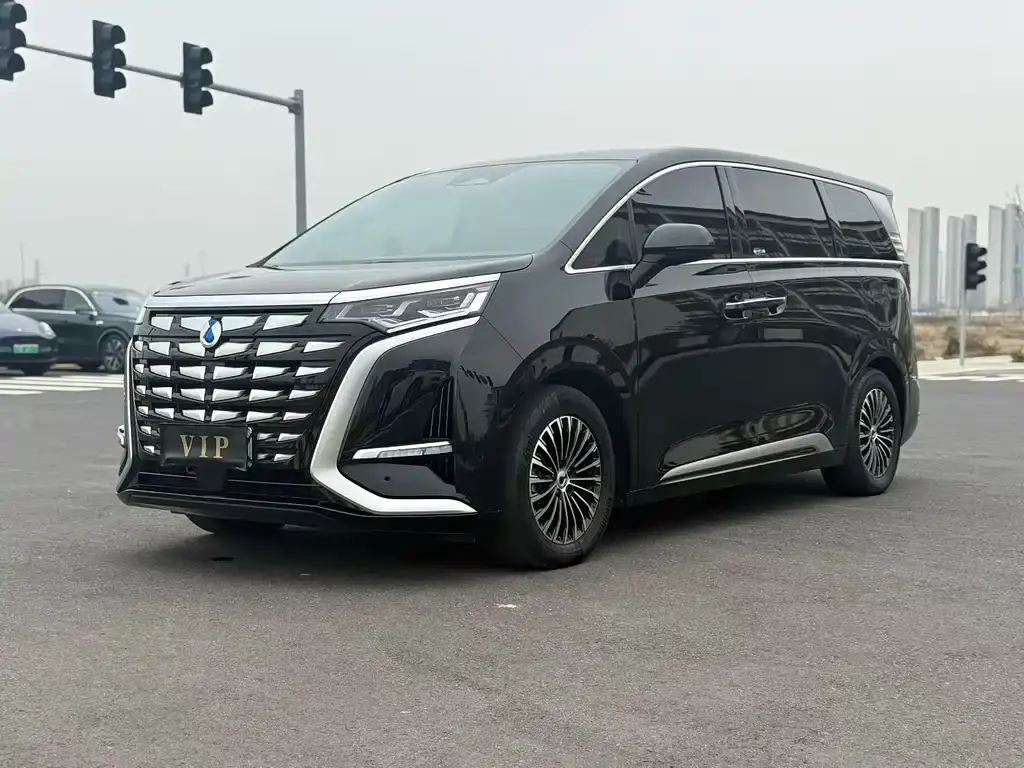 Denza D9 2022 DM-i 970 four-wheel drive premium model