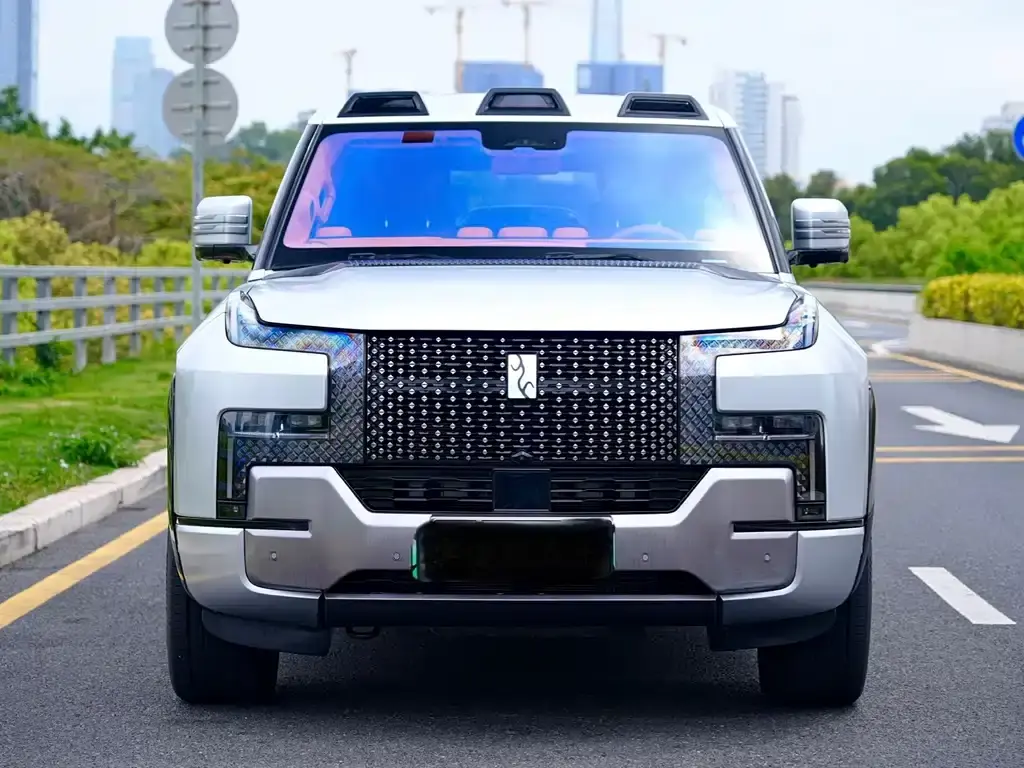 Privind la U8 2023 Deluxe Edition