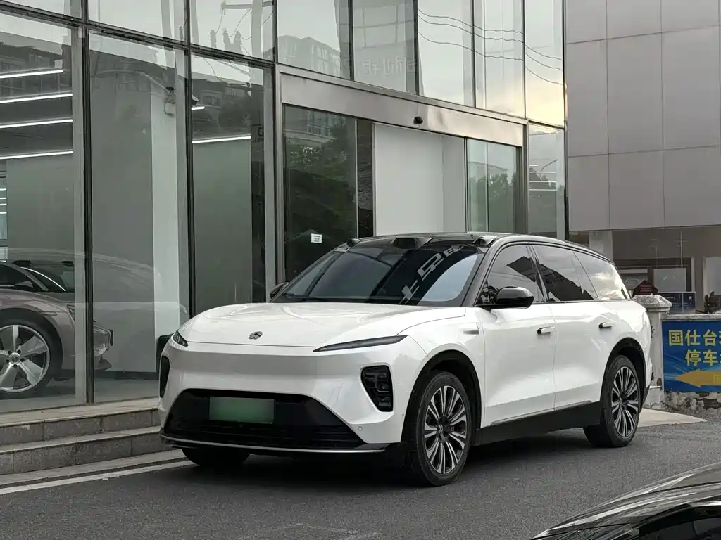 NIO ES8 2024