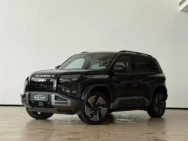 Titanium 3 2025 501KM cu tracțiune integrală Versiune Ultra