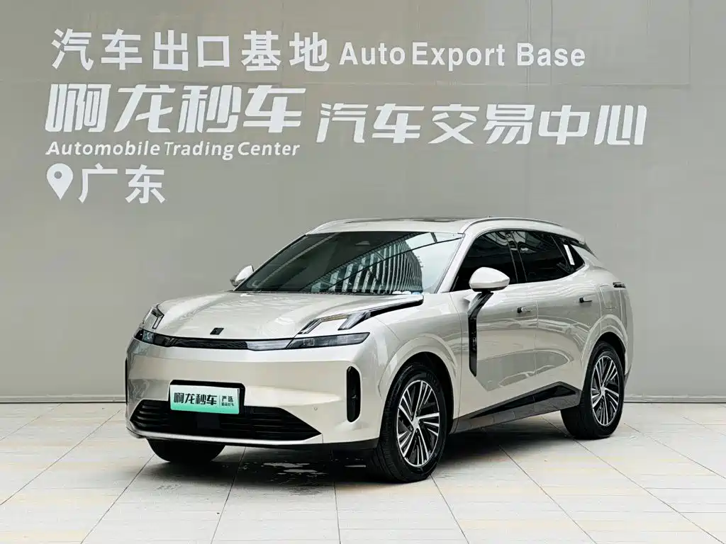 Lynk & Co 08 EM-P 2025