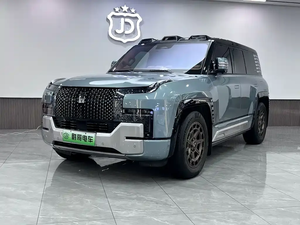 Privind la U8 2023 Deluxe Edition