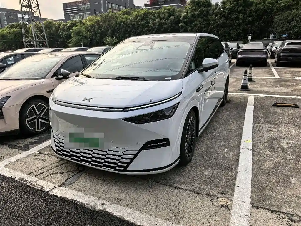 XPENG X9 2025