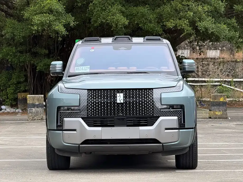 Looking up at U8 2023 Deluxe Edition