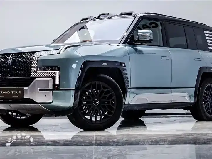 Looking up at U8 2023 Deluxe Edition