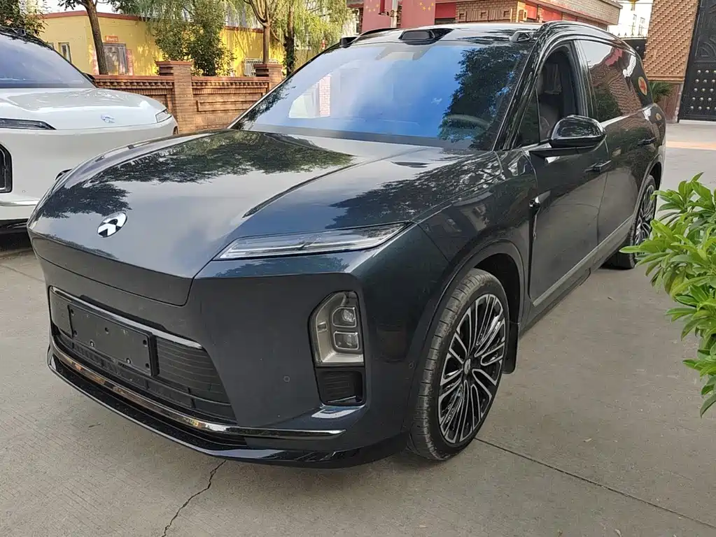NIO ES8 2025